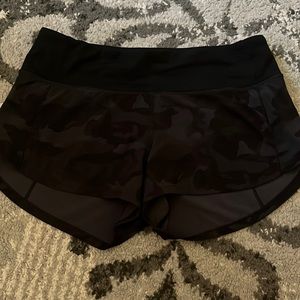 Lululemon size 2 black camo shorts